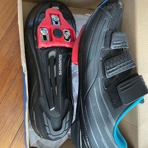 Shimano RP2 cycling shoes with SPD-SL cleats installed